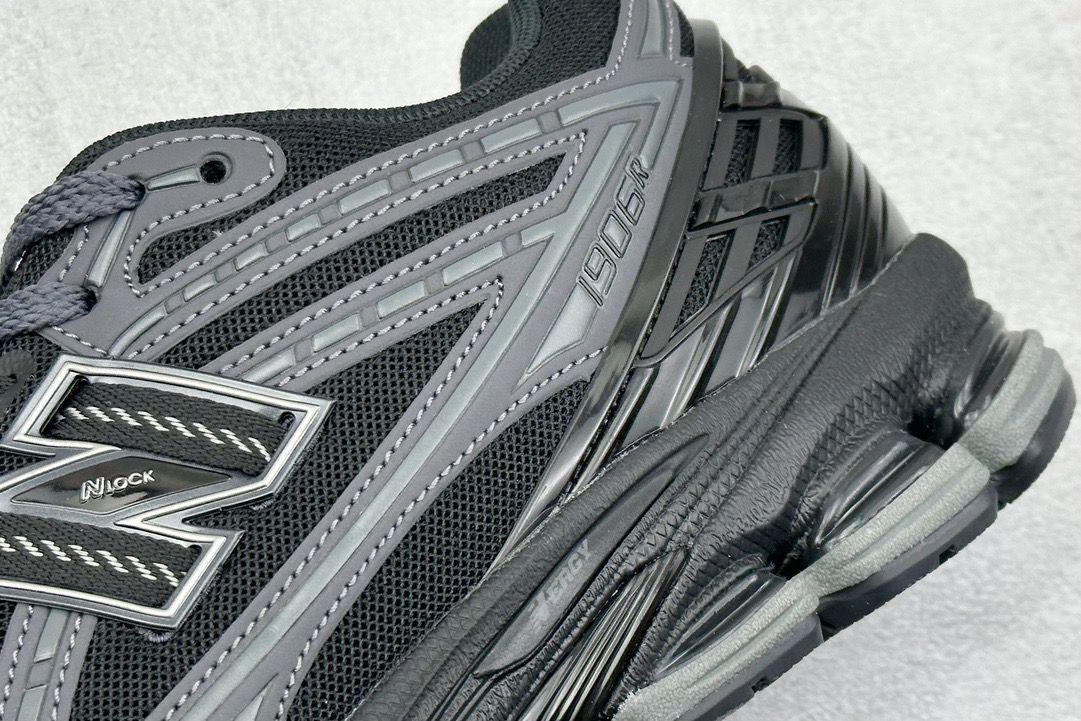 1906r New Balance Black 2025