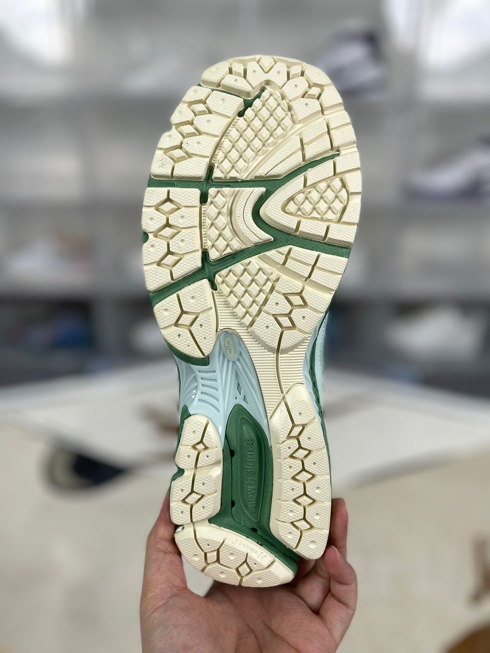 1906r New Water Vert Balance 2025 V2