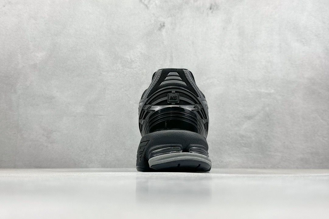 1906r New Balance Black 2025