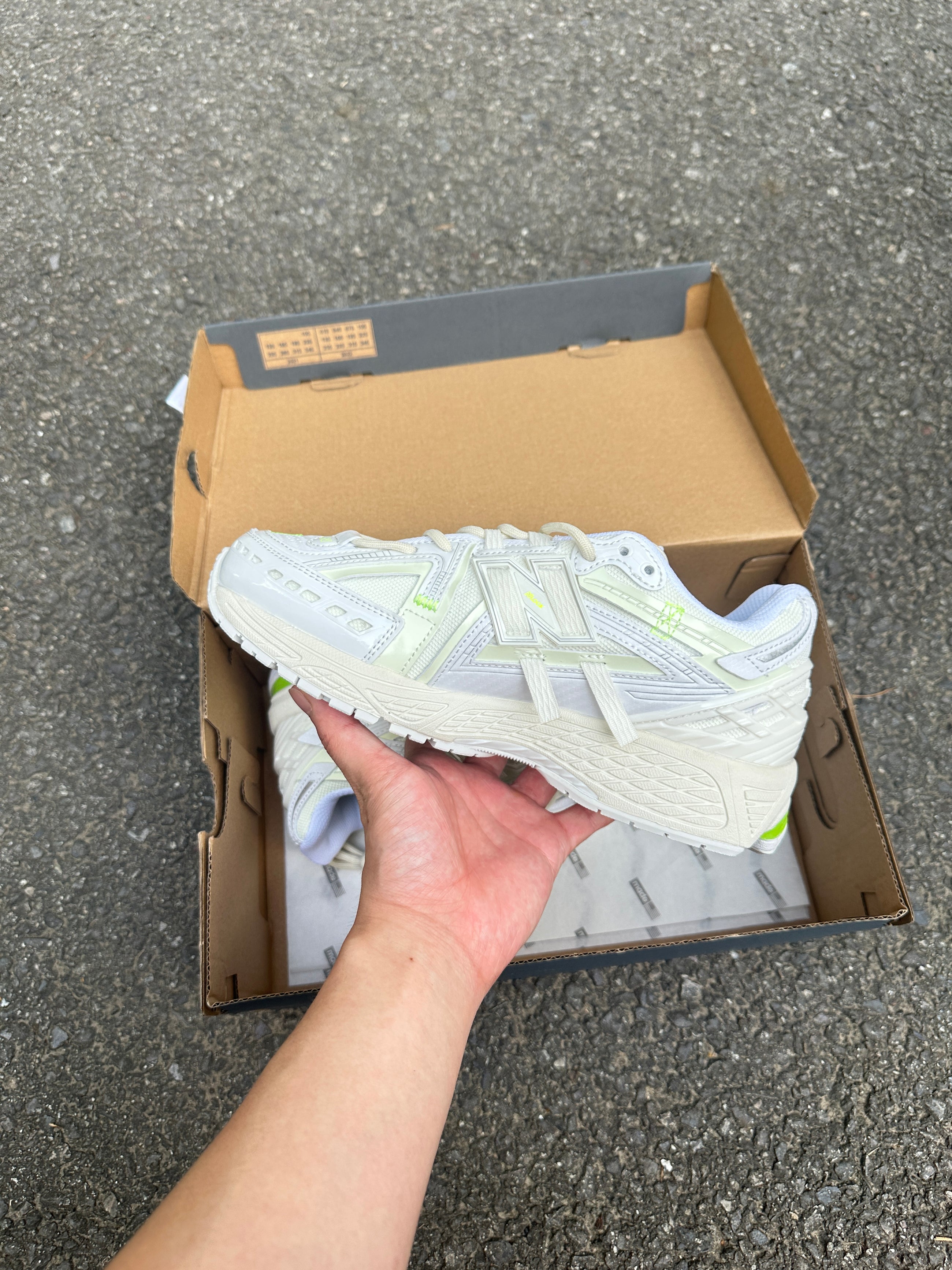 1906A New Balance white/Green 2025