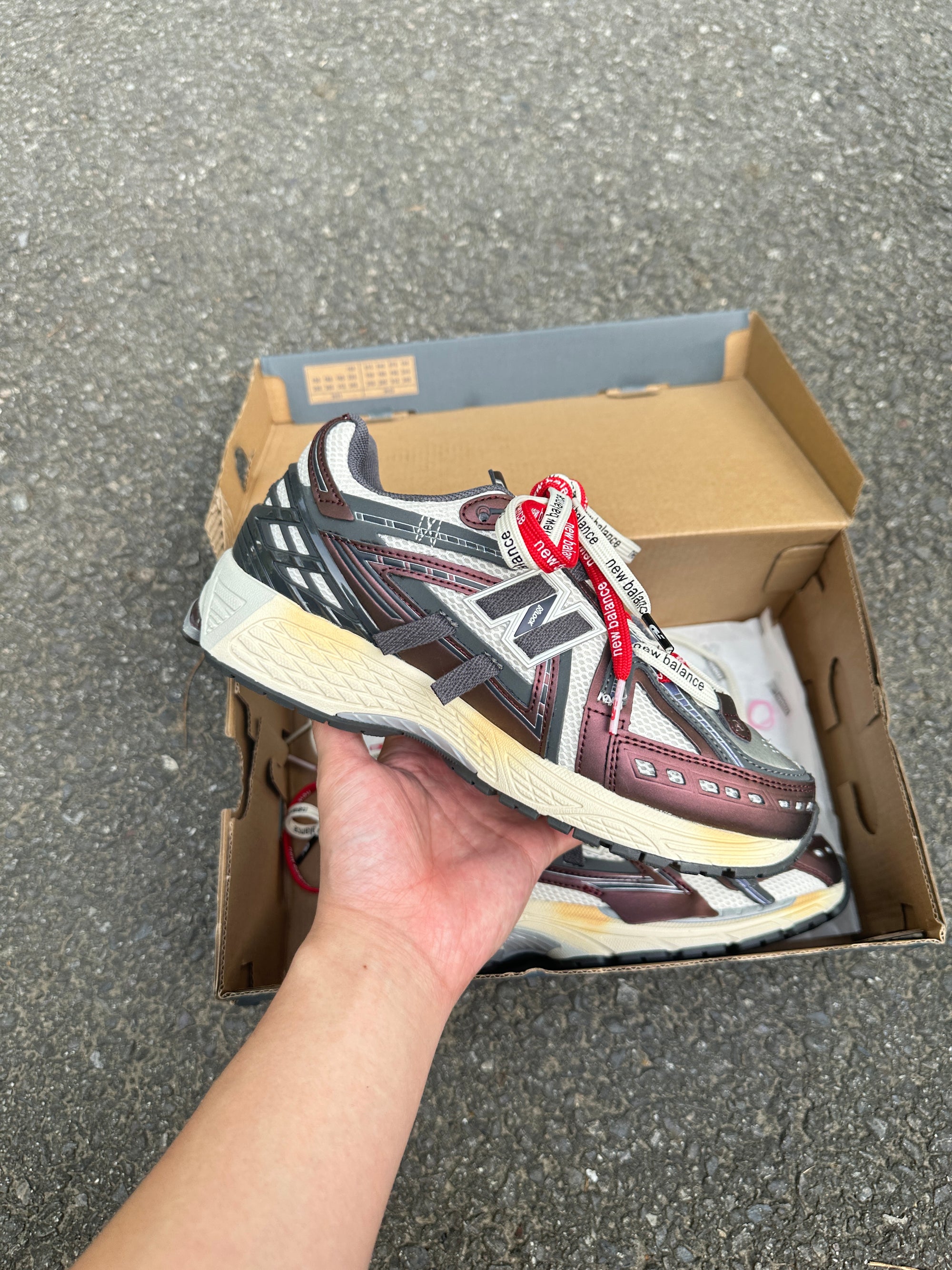 1906A New Balance Bordeaux 2025