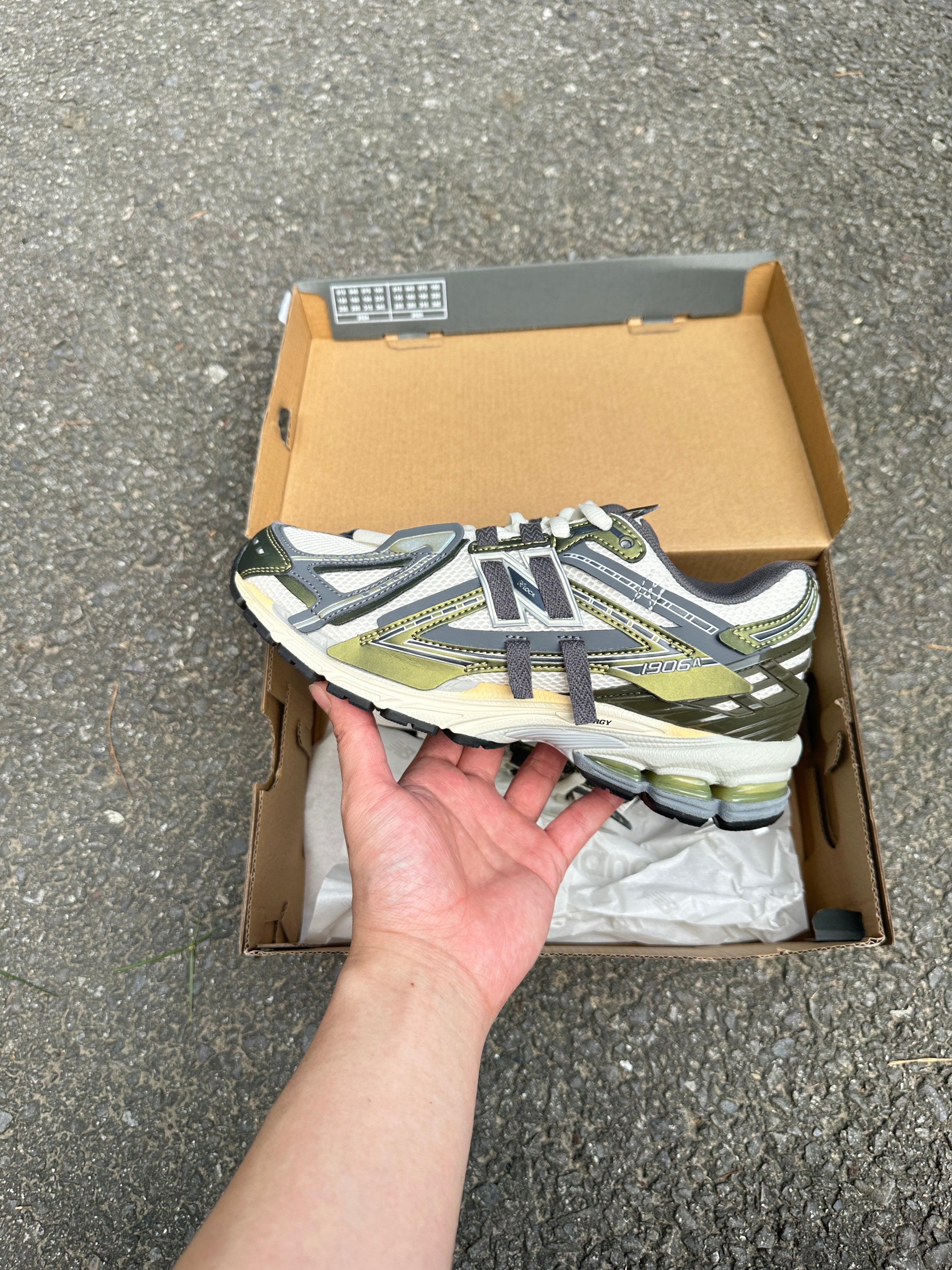 1906A New Balance Green 2025 (Lacets Offerts)