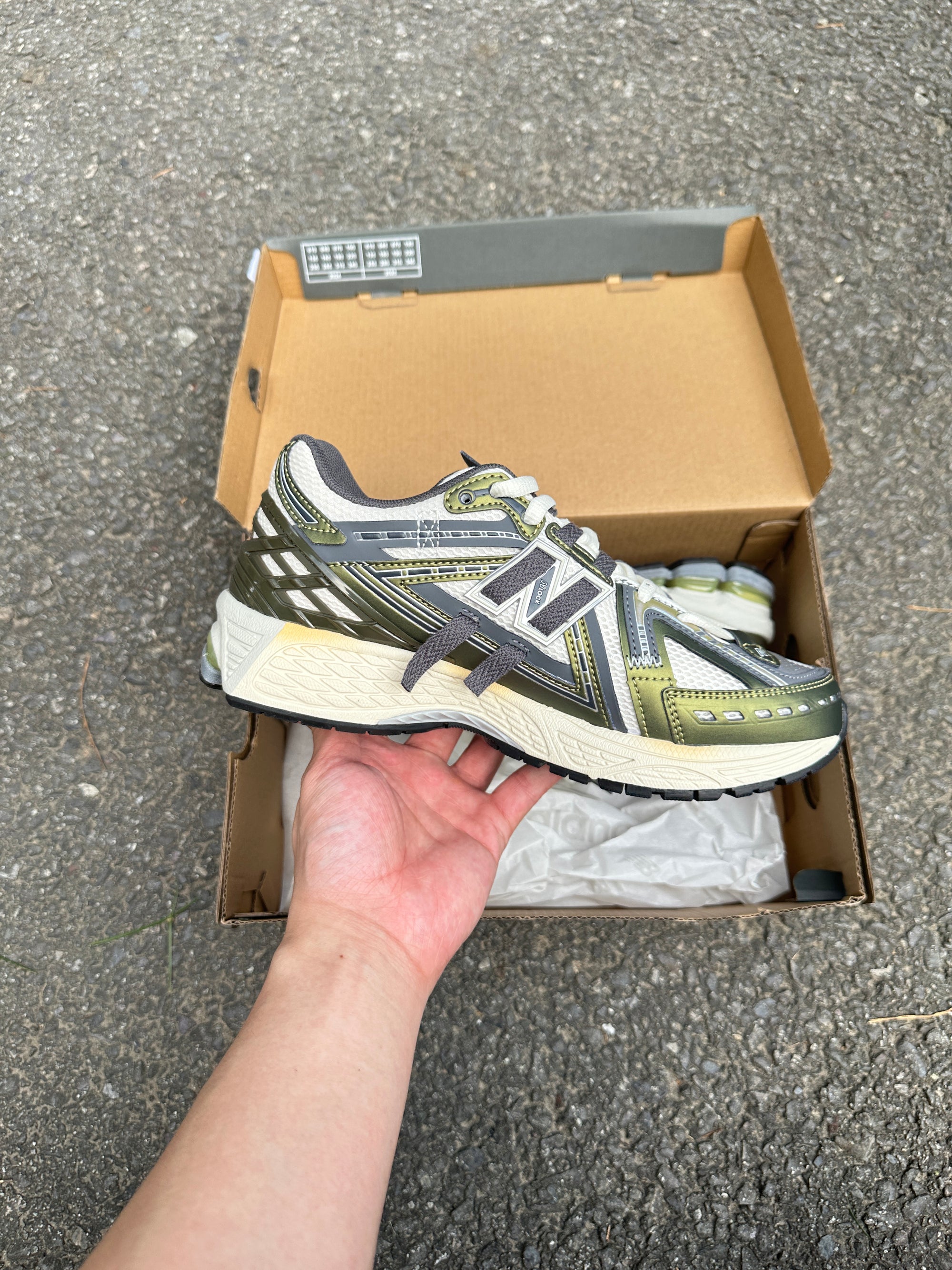 1906A New Balance Green 2025 (Lacets Offerts)