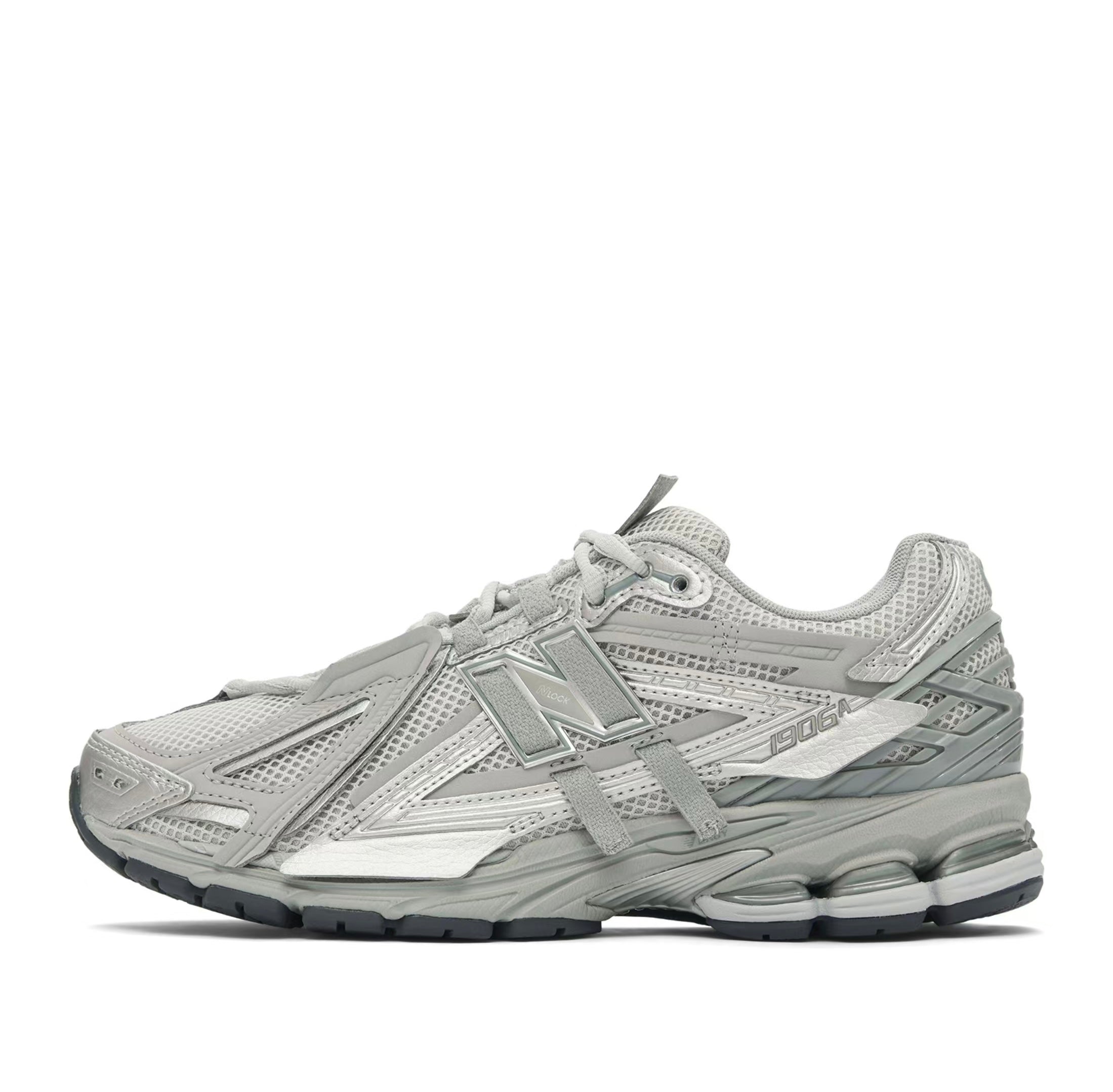 1906A New Balance Grey metalic 2025 (lacets offet)