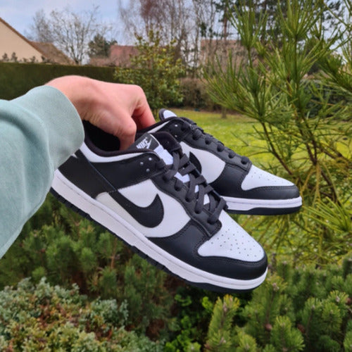 Découvrez la Dunk Low Panda : un design minimaliste inspiré de l'emblématique Panda