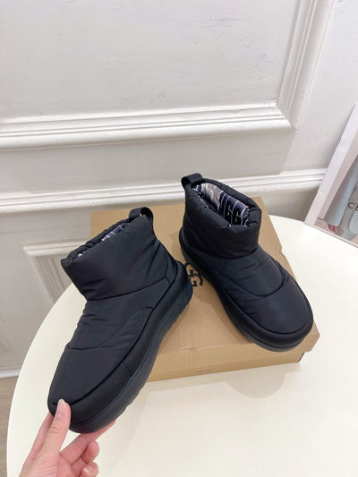 Ugg Black Tao November 23