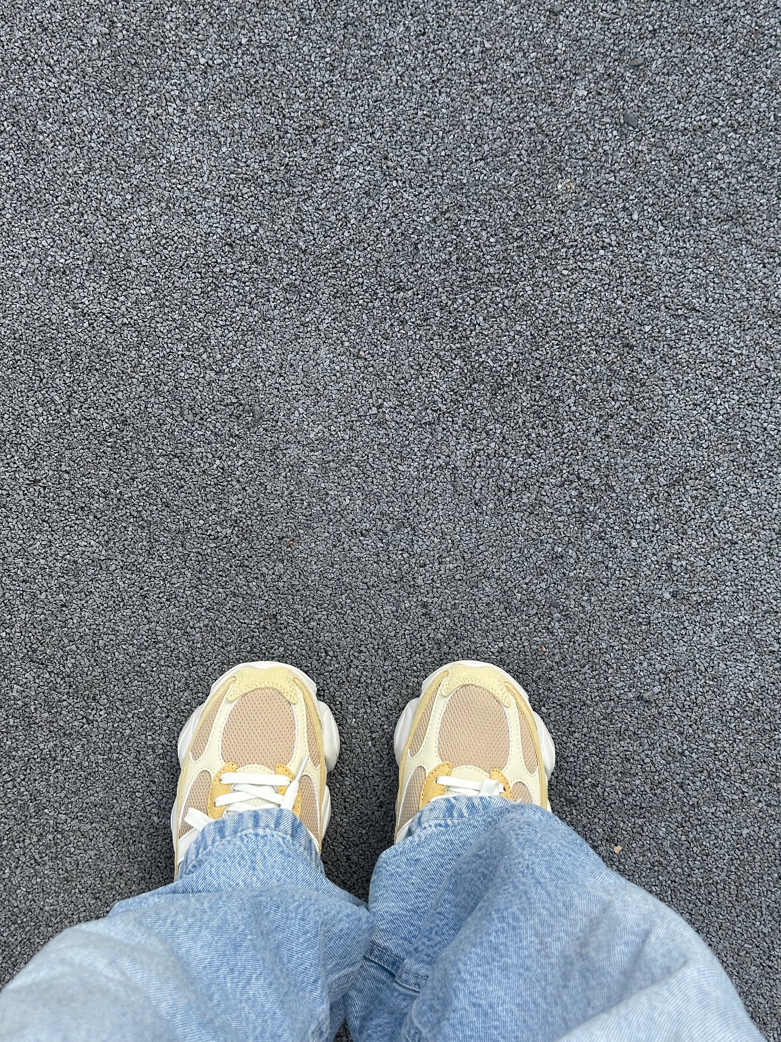 New Balance 9060 — Beige/Jaune