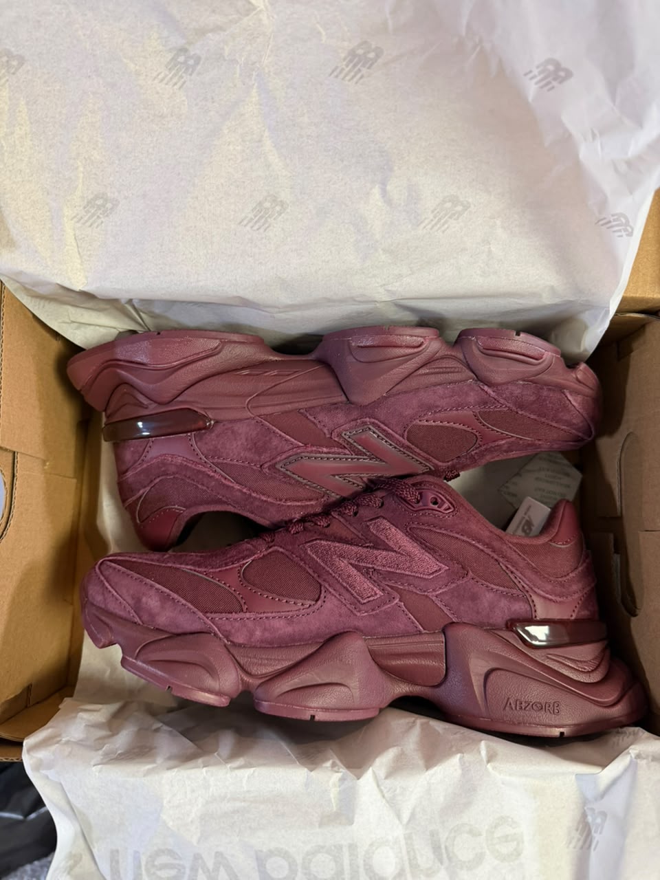 New Balance 9060 bordeaux