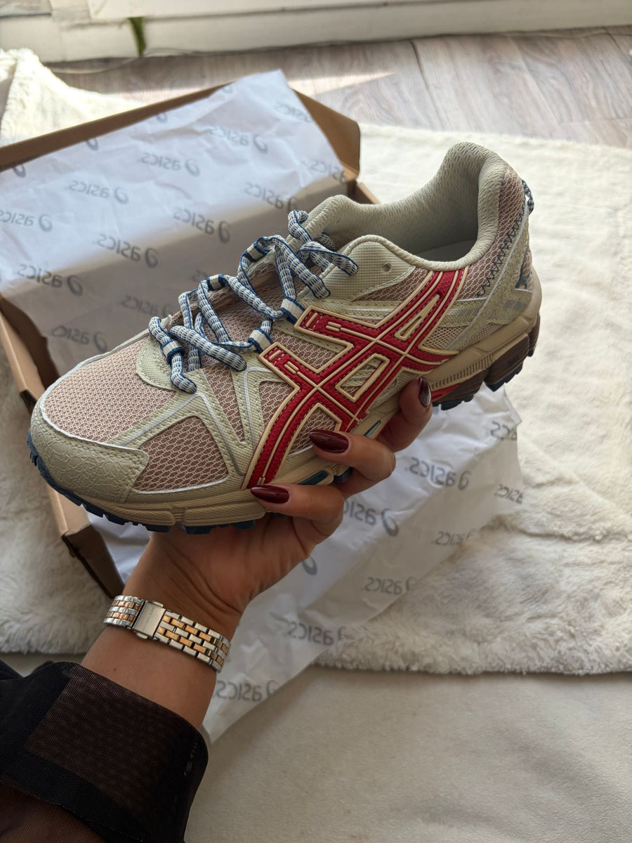 Asics Gel-Kahana 8 sable et rouge, vue latérale