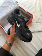 Nike running noire, Swoosh blanc, vue latérale