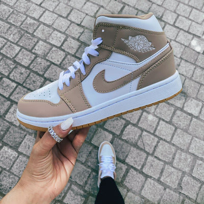 Sneakers - Air Jordan nude